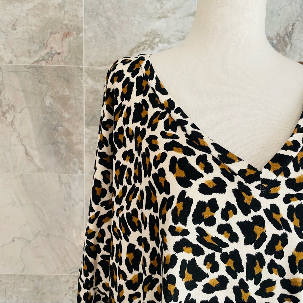 Entro Animal Print Colorblock V Neck Long Sleeve Top - Picture 4 of 8